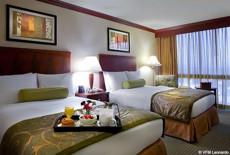 Crowne Plaza Tulsa Hotel Southern Hills Exterior photo