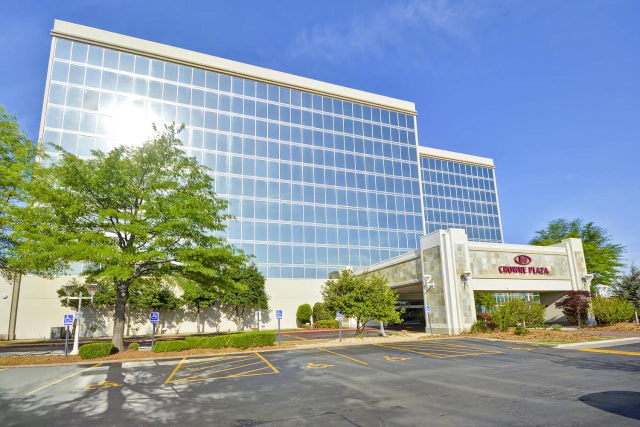 Crowne Plaza Tulsa Hotel Southern Hills Exterior photo