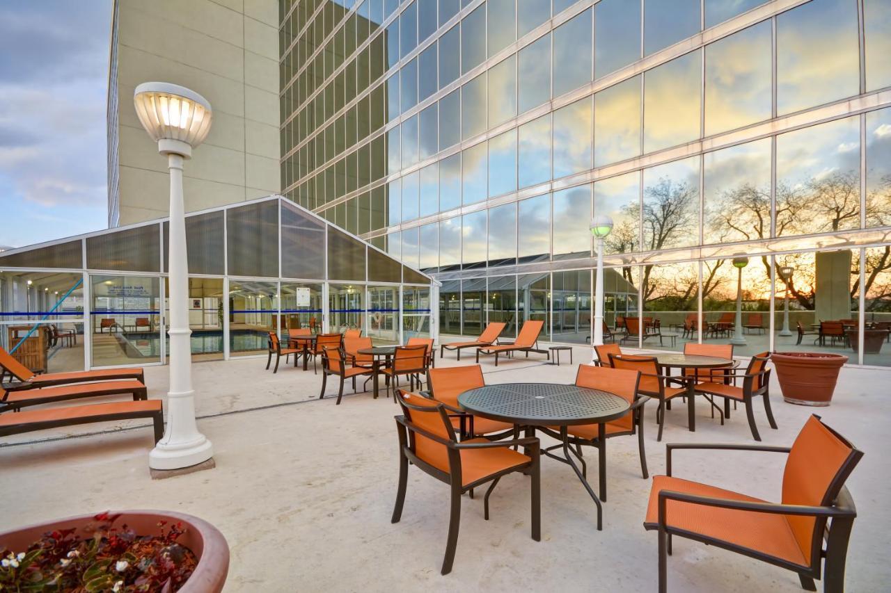 Crowne Plaza Tulsa Hotel Southern Hills Exterior photo